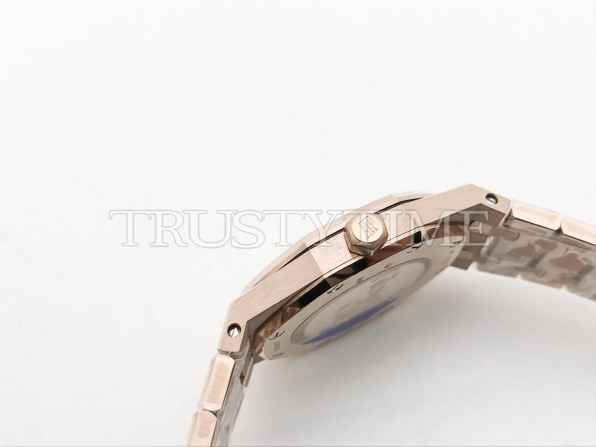 Копия часов Audemars Piguet Royal Oak Ladies 33mm 67650OR.OO.1261OR.01 Арт.AP-0736