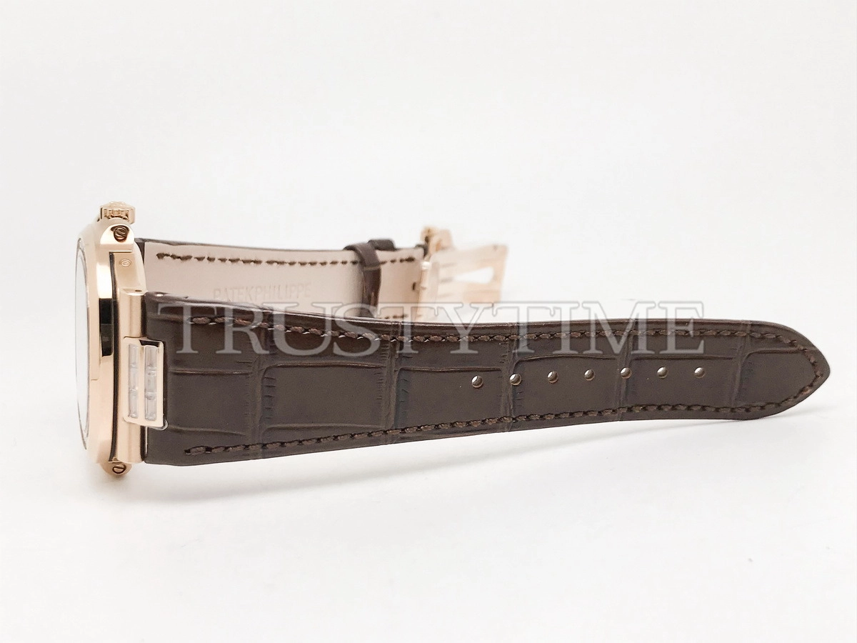 Копия часов Patek Philippe Nautilus Power Reserve Moonphase 40mm 5724R-001 Арт.PP-0782