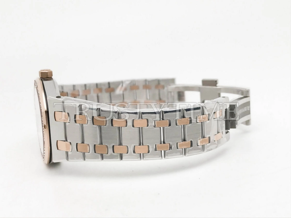 Копия часов Audemars Piguet Royal Oak Ladies 33mm 67651SR.ZZ.1261SR.01 Арт.AP-0732