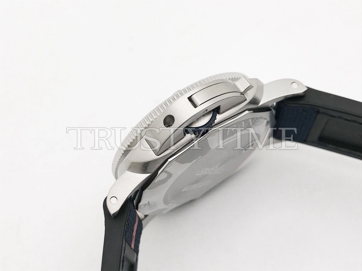 Копия часов Panerai Submersible QuarantaQuattro Luna Rossa 44mm PAM01391 Арт.PN-0892