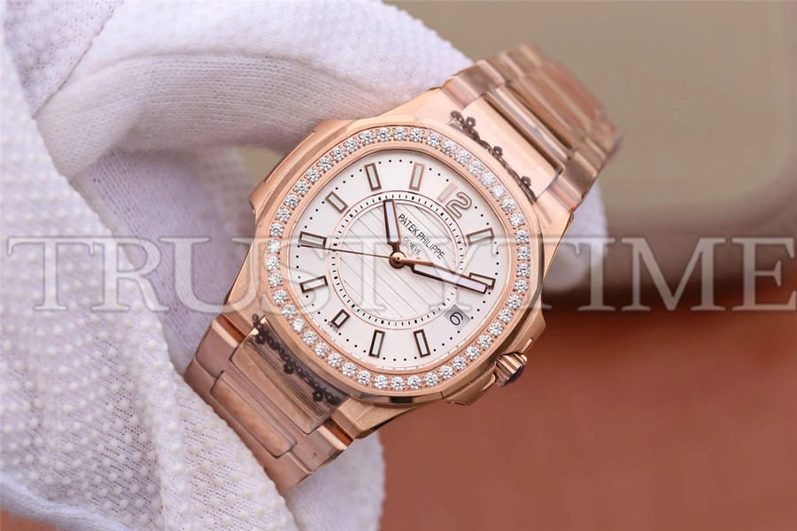 Копия часов Patek Philippe Nautilus Ladies 32mm 7010/1R-001 Арт.PP-0767