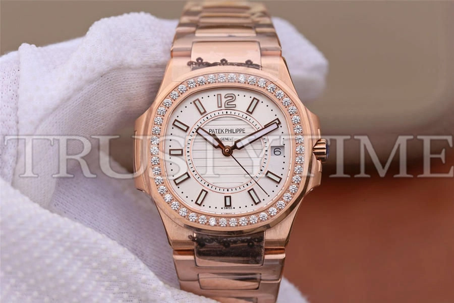 Копия часов Patek Philippe Nautilus Ladies 32mm 7010/1R-001 Арт.PP-0767