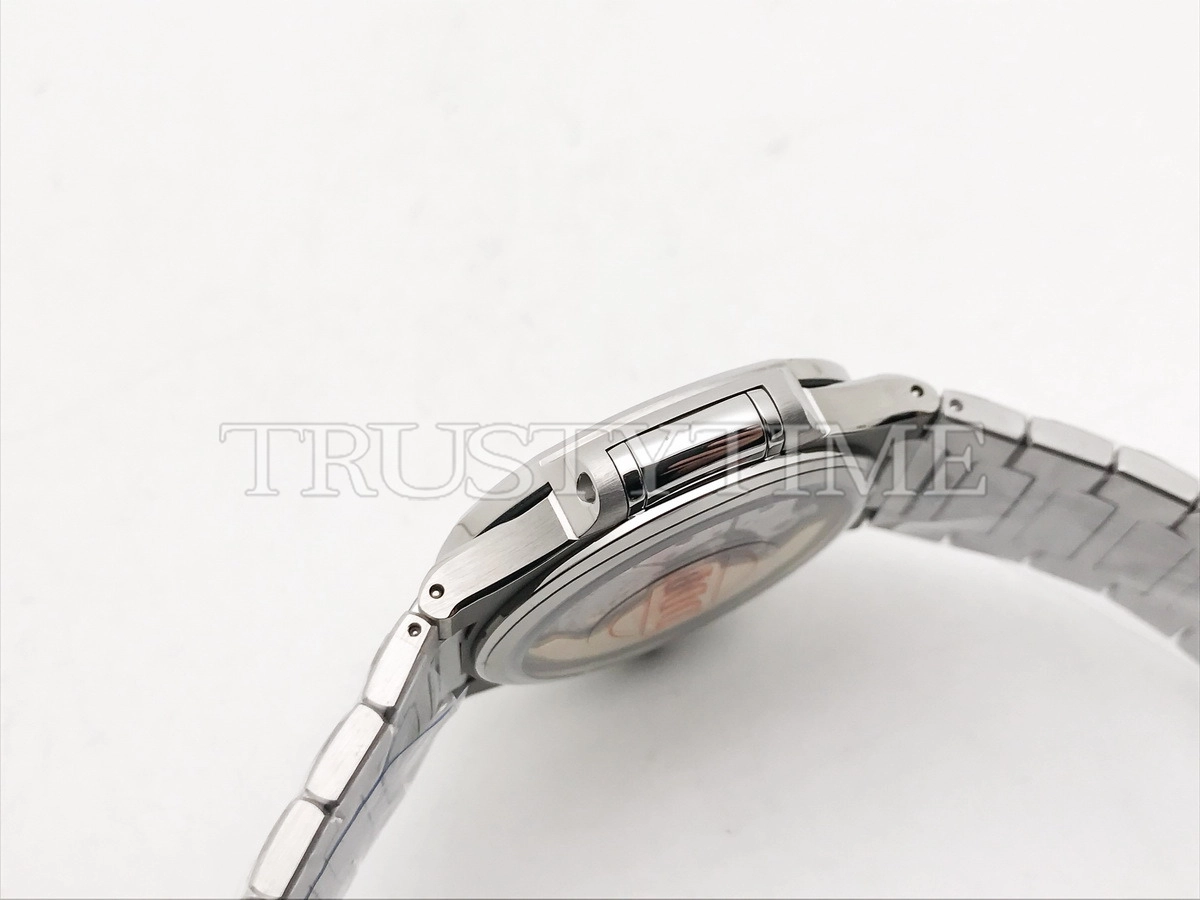 Копия часов Patek Philippe Nautilus Ladies 35mm 7118/1A-010 Арт.PP-0727