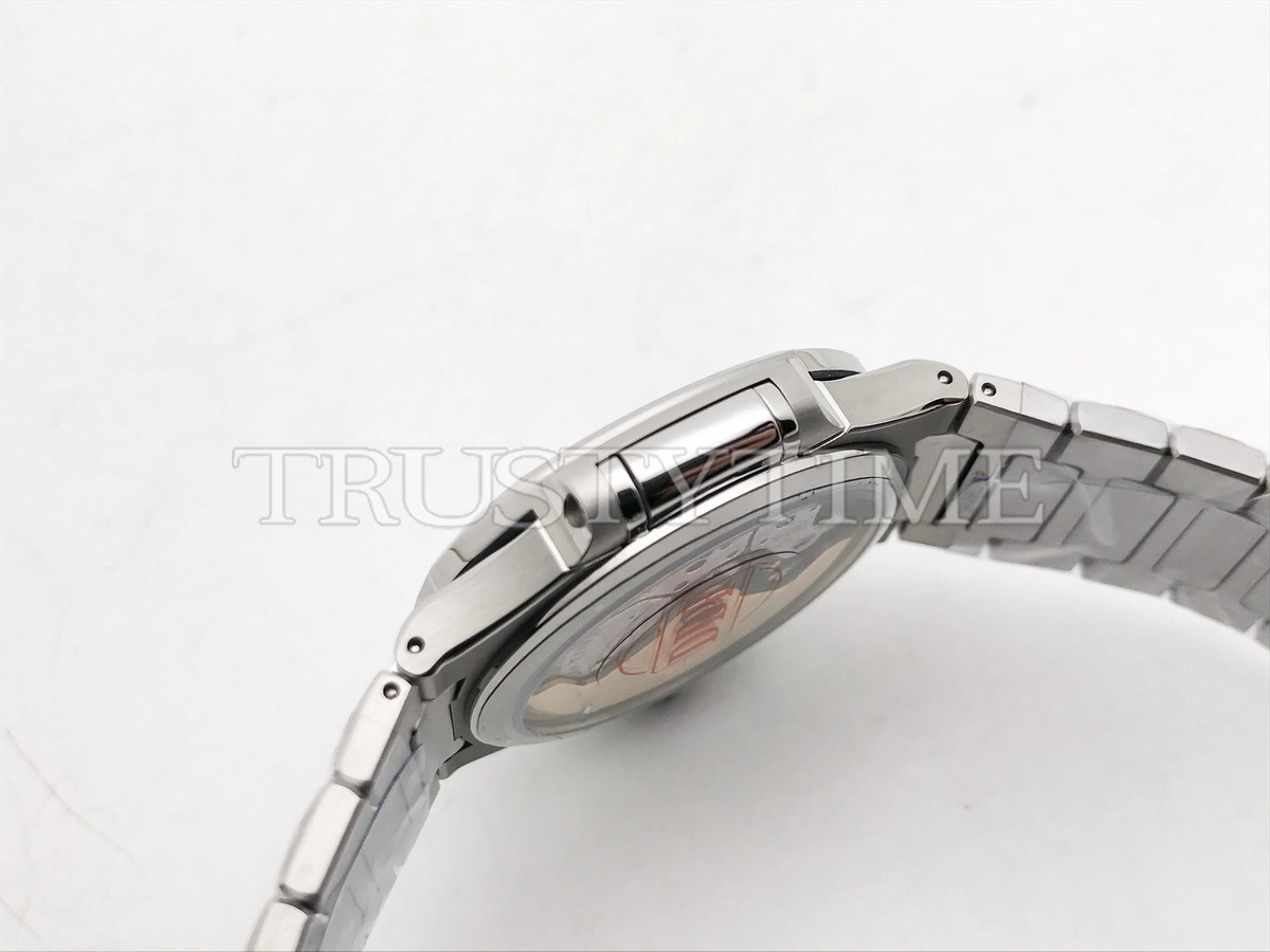 Копия часов Patek Philippe Nautilus Ladies 35mm 7118/1200A-001 Арт.PP-0775