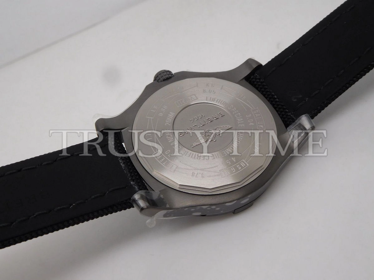 Копия часов Breitling Avenger BlackBird 44 V17311101B1W1