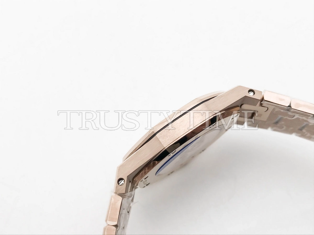 Копия часов Audemars Piguet Royal Oak Ladies 33mm 67651OR.ZZ.1261OR.03 Арт.AP-1081