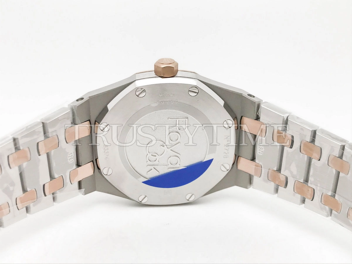Копия часов Audemars Piguet Royal Oak Ladies 33mm 67651SR.ZZ.1261SR.01 Арт.AP-0732
