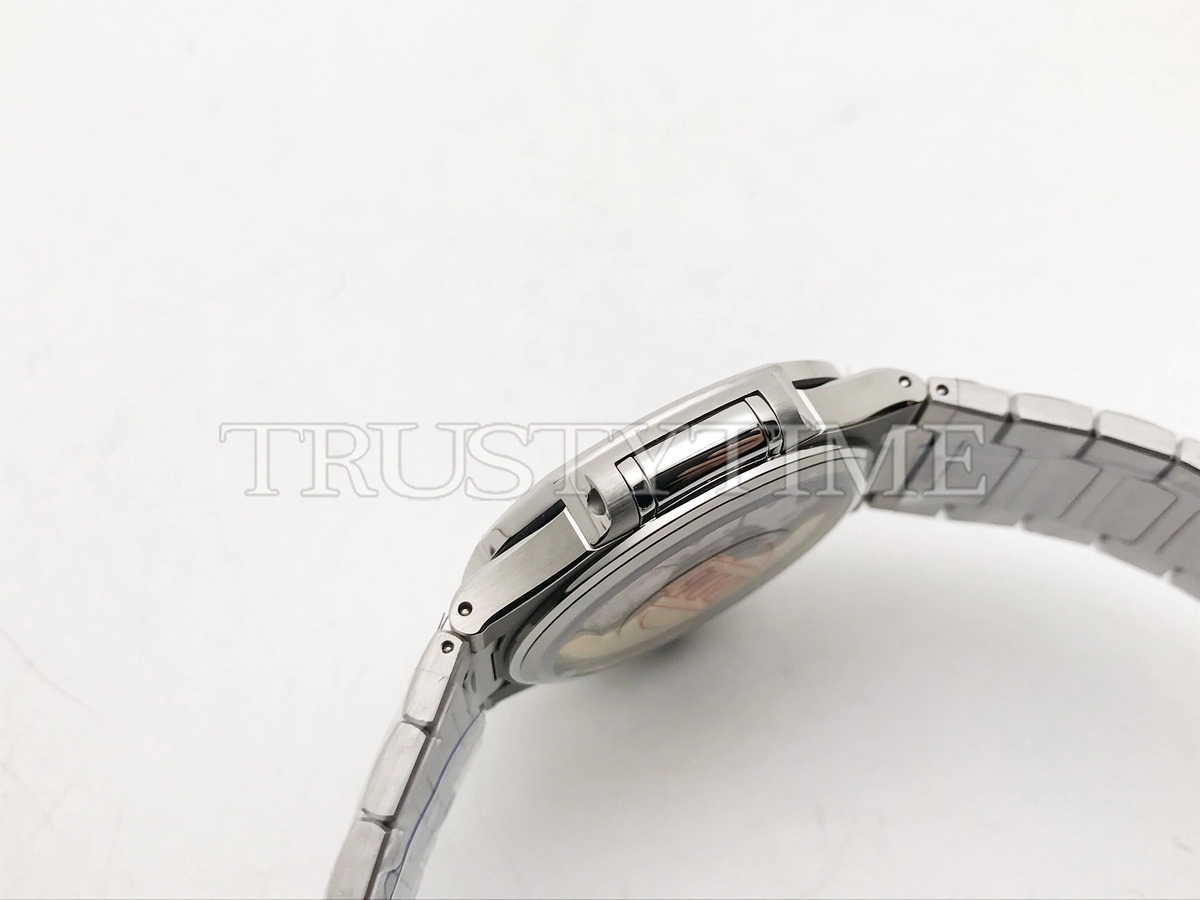 Копия часов Patek Philippe Nautilus Ladies 35mm 7118/1200A-011 Арт.PP-0777