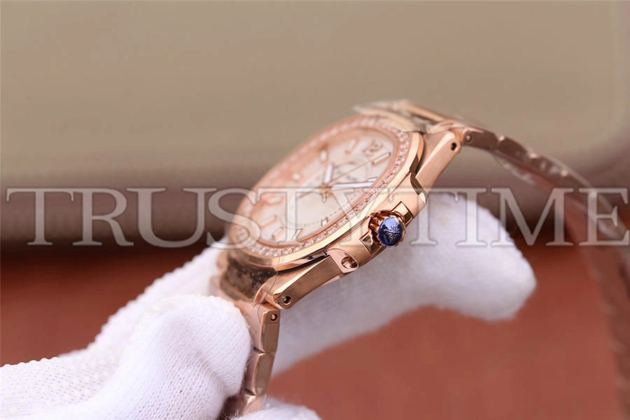 Копия часов Patek Philippe Nautilus Ladies 32mm 7010/1R-001 Арт.PP-0767