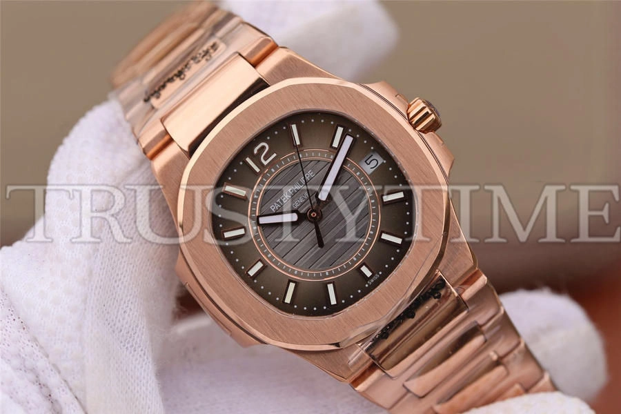 Копия часов Patek Philippe Nautilus Ladies 32mm 7011/1R-010 Арт.PP-0774