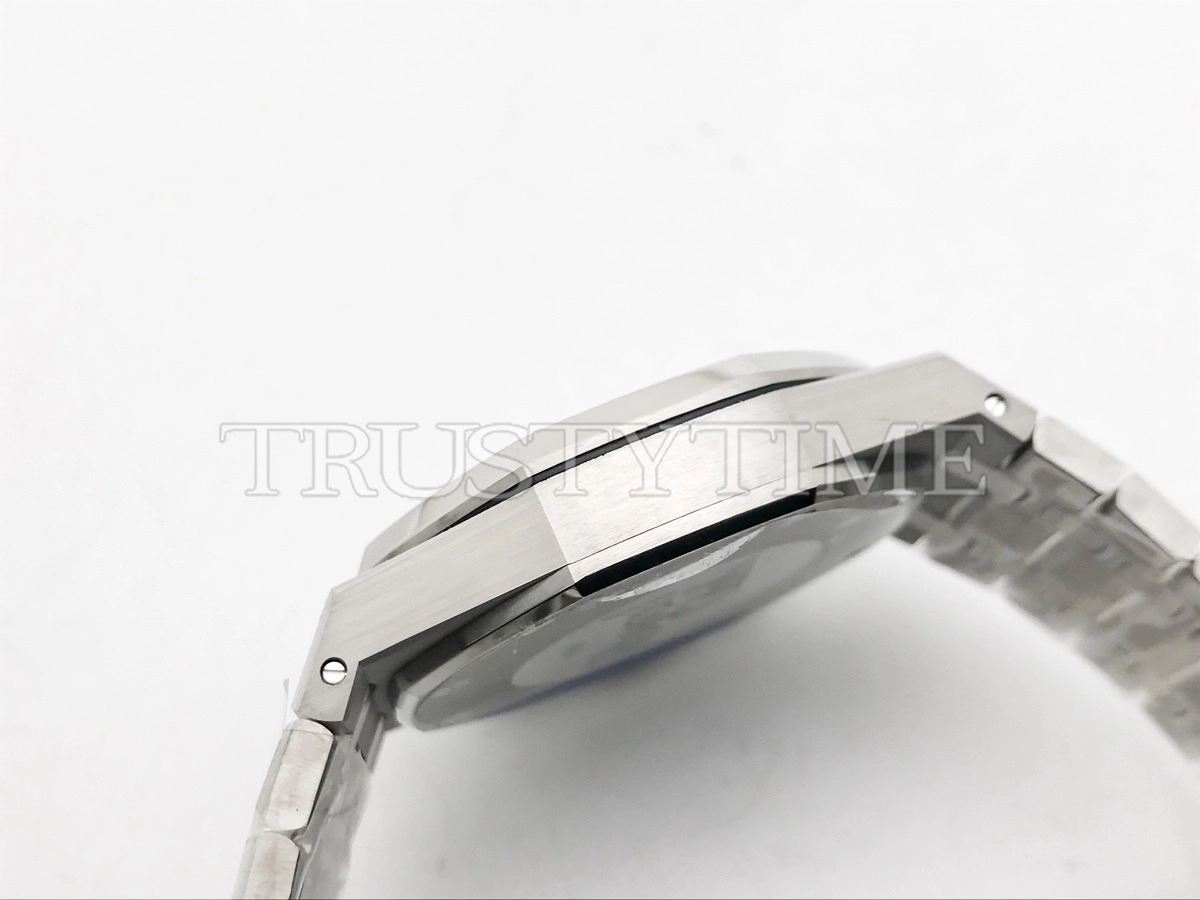 Копия часов Audemars Piguet Royal Oak Frosted Gold Selfwinding Chronograph 26331BC.GG.1224BC.02 Арт.AP-1239