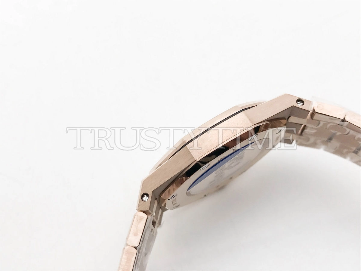 Копия часов Audemars Piguet Royal Oak Ladies 33mm 67651OR.ZZ.1261OR.01 Арт.AP-0733
