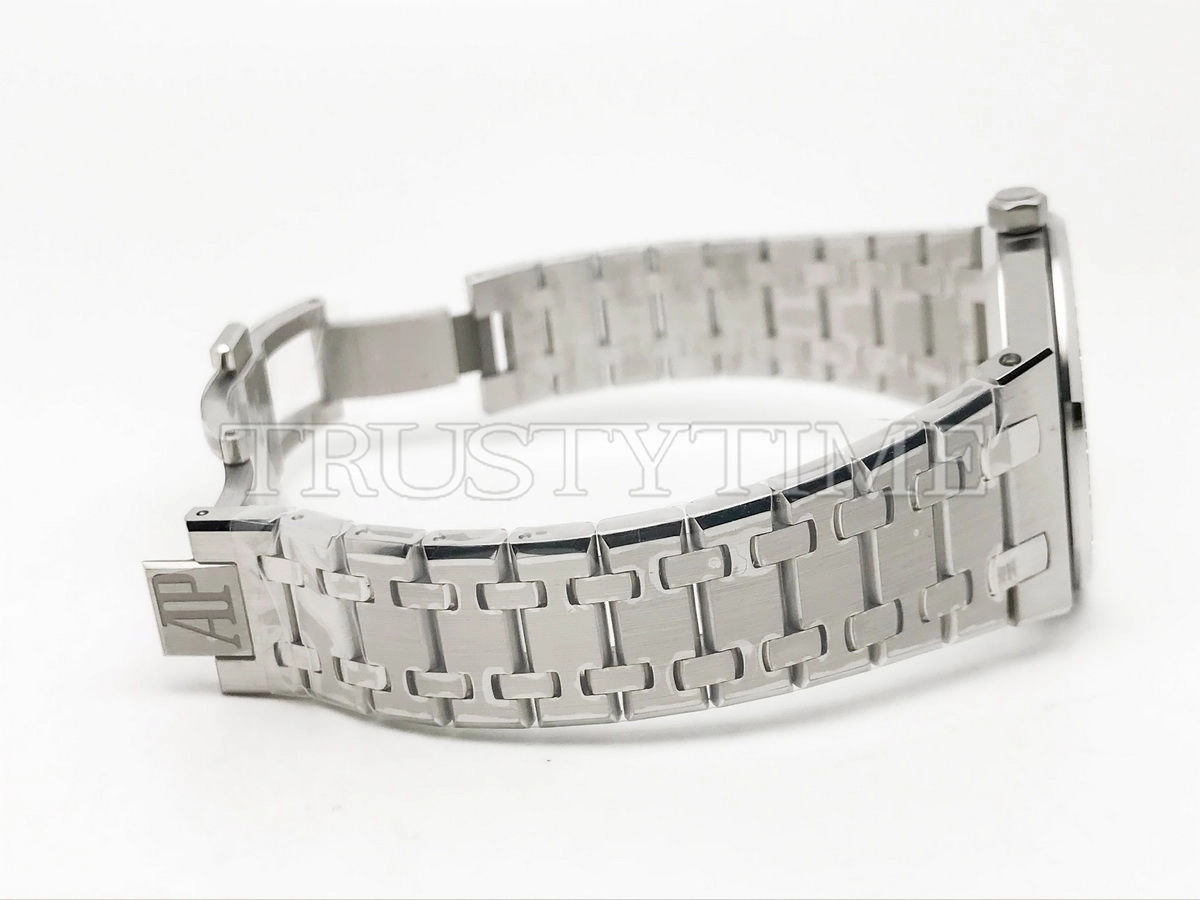 Копия часов Audemars Piguet Royal Oak Ladies 33mm 67651IP.ZZ.1261IP.01 Арт.AP-1133