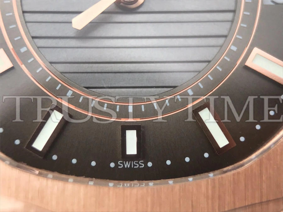 Копия часов Patek Philippe Nautilus Ladies 32mm 7011/1R-010 Арт.PP-0774