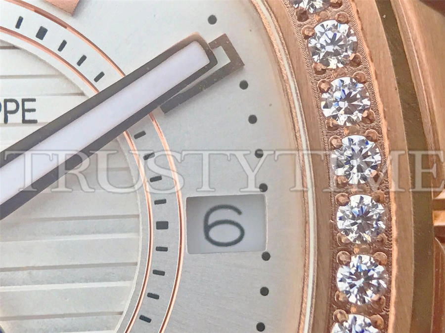 Копия часов Patek Philippe Nautilus Ladies 32mm 7010/1R-001 Арт.PP-0767