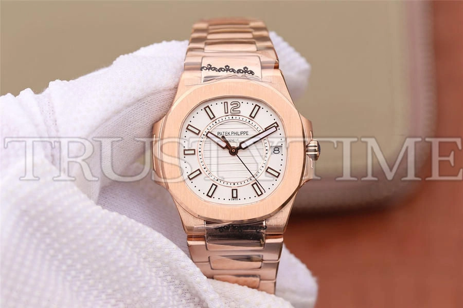 Копия часов Patek Philippe Nautilus Ladies 32mm 7011/1R-001 Арт.PP-0773