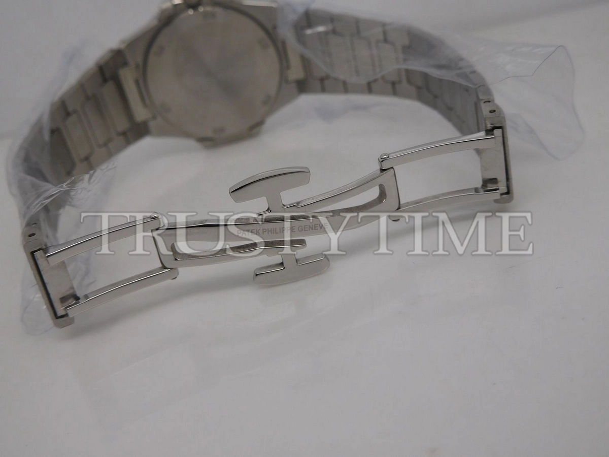 Копия часов Patek Philippe Nautilus Ladies 32mm 7010/1G-010 Арт.PP-0507