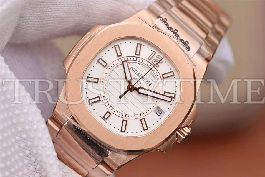 Копия часов Patek Philippe Nautilus Ladies 32mm 7011/1R-001 Арт.PP-0773