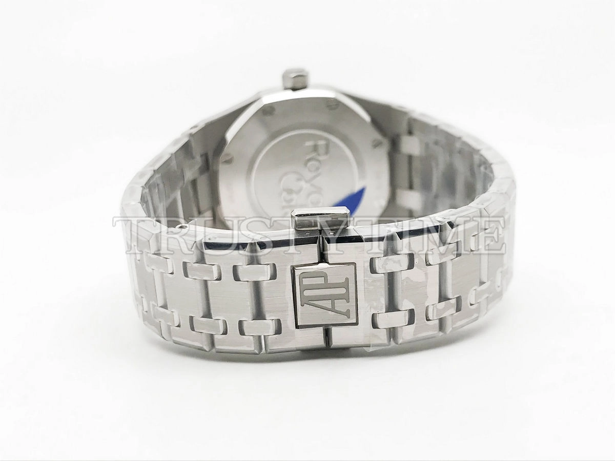 Копия часов Audemars Piguet Royal Oak Ladies 33mm 67651IP.ZZ.1261IP.01 Арт.AP-1133