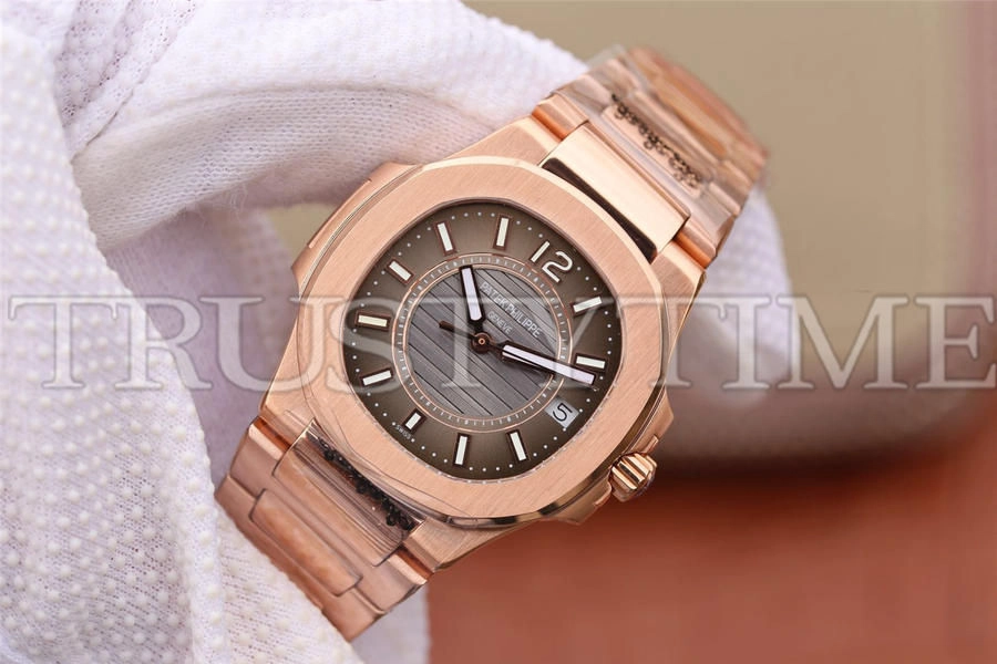 Копия часов Patek Philippe Nautilus Ladies 32mm 7011/1R-010 Арт.PP-0774
