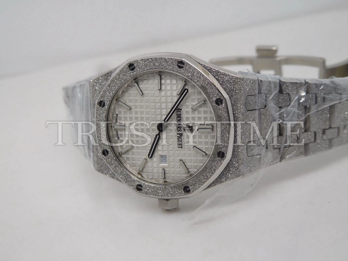 Копия часов Audemars Piguet Royal Oak Frosted 33mm 67653BC.GG.1263BC.01 Арт.AP-0730