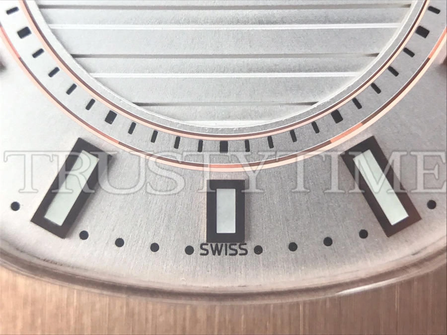 Копия часов Patek Philippe Nautilus Ladies 32mm 7011/1R-001 Арт.PP-0773