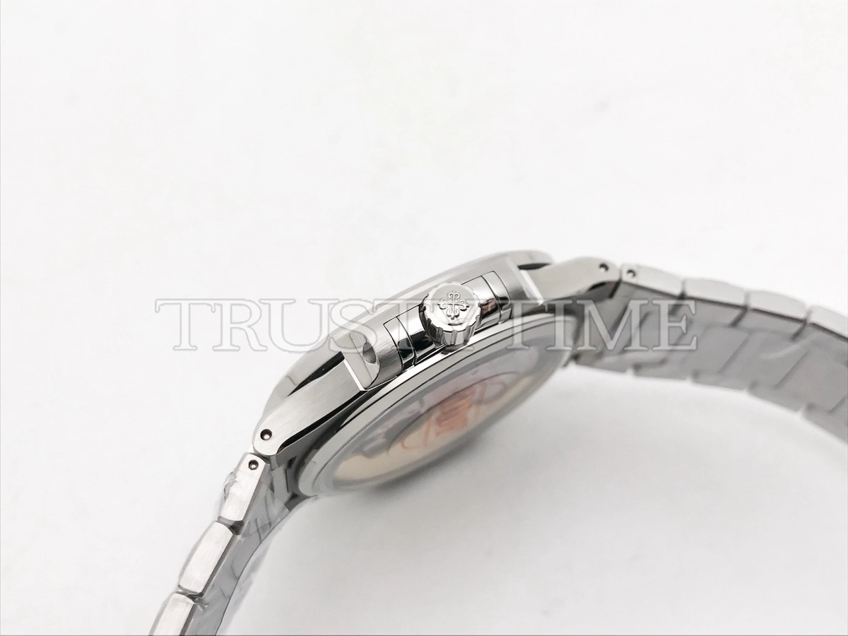 Копия часов Patek Philippe Nautilus Ladies 35mm 7118/1A-010 Арт.PP-0727