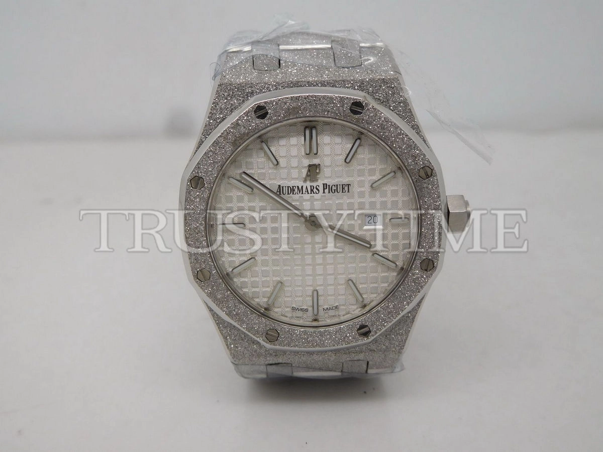 Копия часов Audemars Piguet Royal Oak Frosted 33mm 67653BC.GG.1263BC.01 Арт.AP-0730