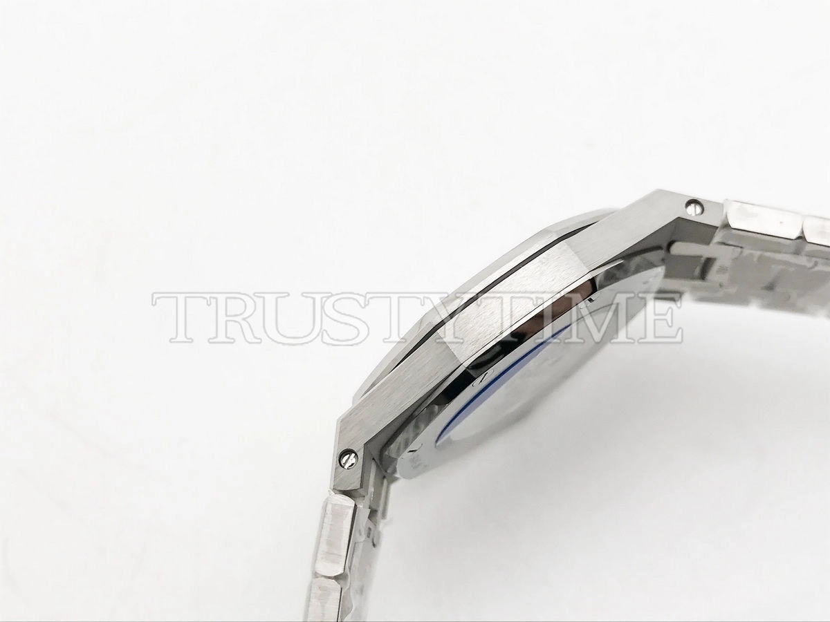Копия часов Audemars Piguet Royal Oak Ladies 33mm 67651IP.ZZ.1261IP.01 Арт.AP-1133