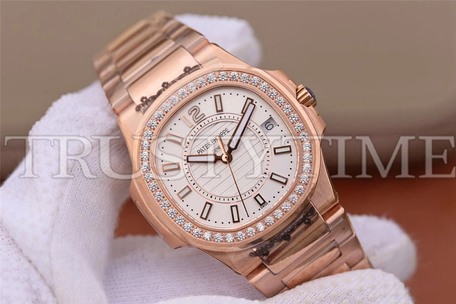 Копия часов Patek Philippe Nautilus Ladies 32mm 7010/1R-001 Арт.PP-0767
