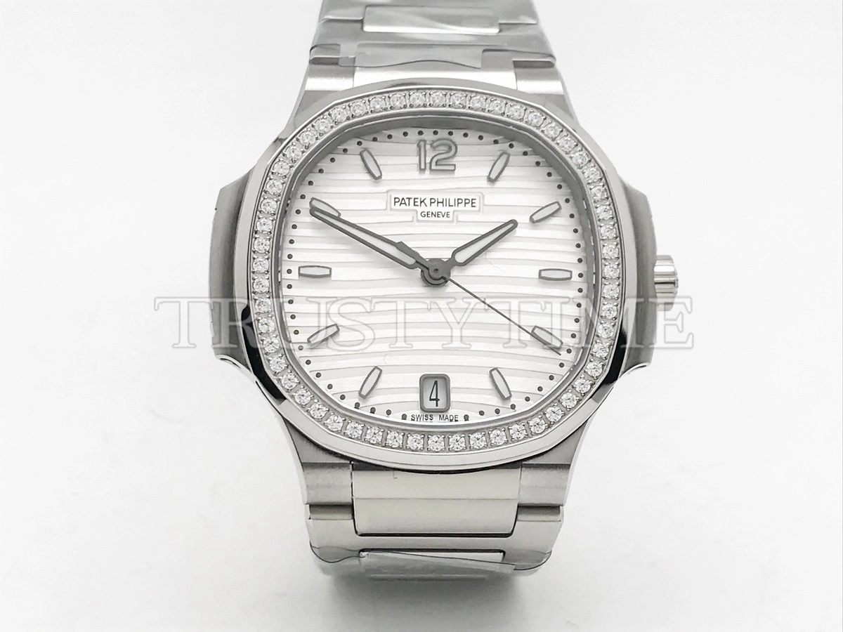 Копия часов Patek Philippe Nautilus Ladies 35mm 7118/1200A-010 Арт.PP-0776
