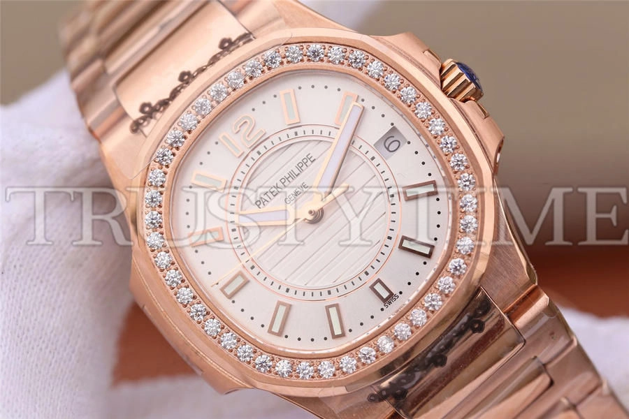 Копия часов Patek Philippe Nautilus Ladies 32mm 7010/1R-001 Арт.PP-0767