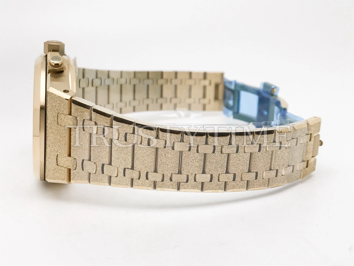 Копия часов Audemars Piguet Royal Oak Frosted Gold Selfwinding Chronograph 26240BA.GG.1324BA.01 Арт.AP-1189