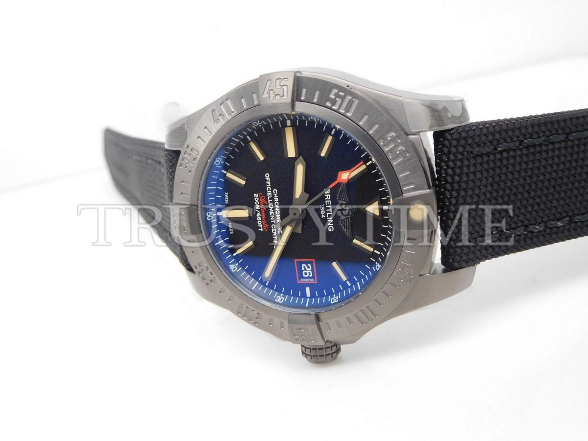 Копия часов Breitling Avenger BlackBird 44 V17311101B1W1