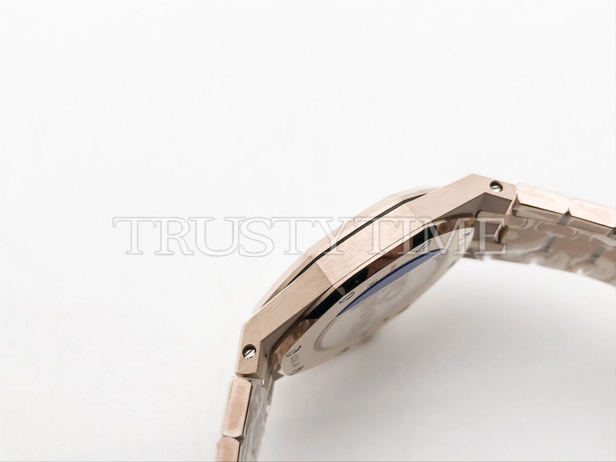 Копия часов Audemars Piguet Royal Oak Ladies 33mm 67650OR.OO.1261OR.01 Арт.AP-0736