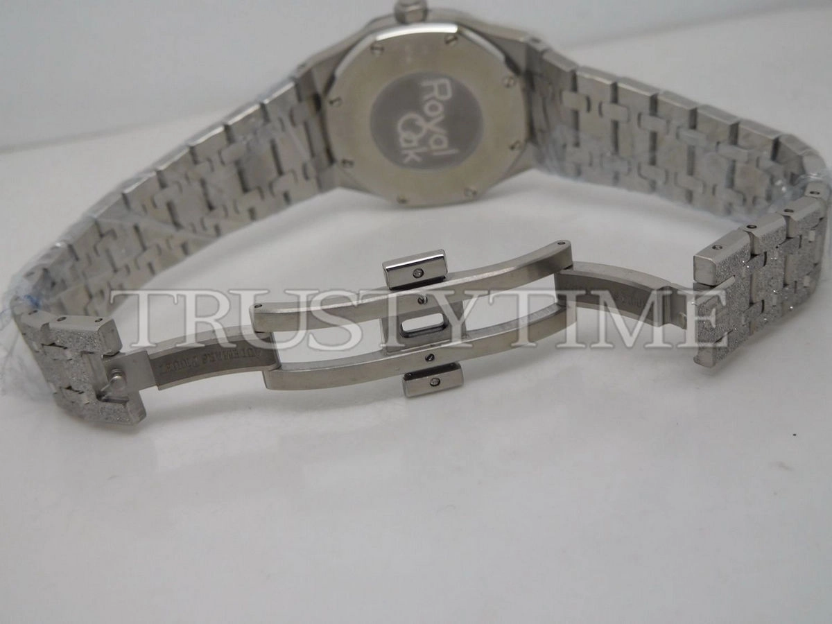 Копия часов Audemars Piguet Royal Oak Frosted 33mm 67653BC.GG.1263BC.01 Арт.AP-0730