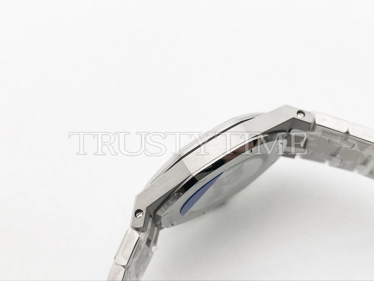 Копия часов Audemars Piguet Royal Oak Ladies 33mm 67651BC.ZZ.1261BC.01 Арт.AP-1150