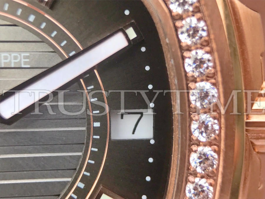 Копия часов Patek Philippe Nautilus Ladies 32mm 7010/1R-010 Арт.PP-0768