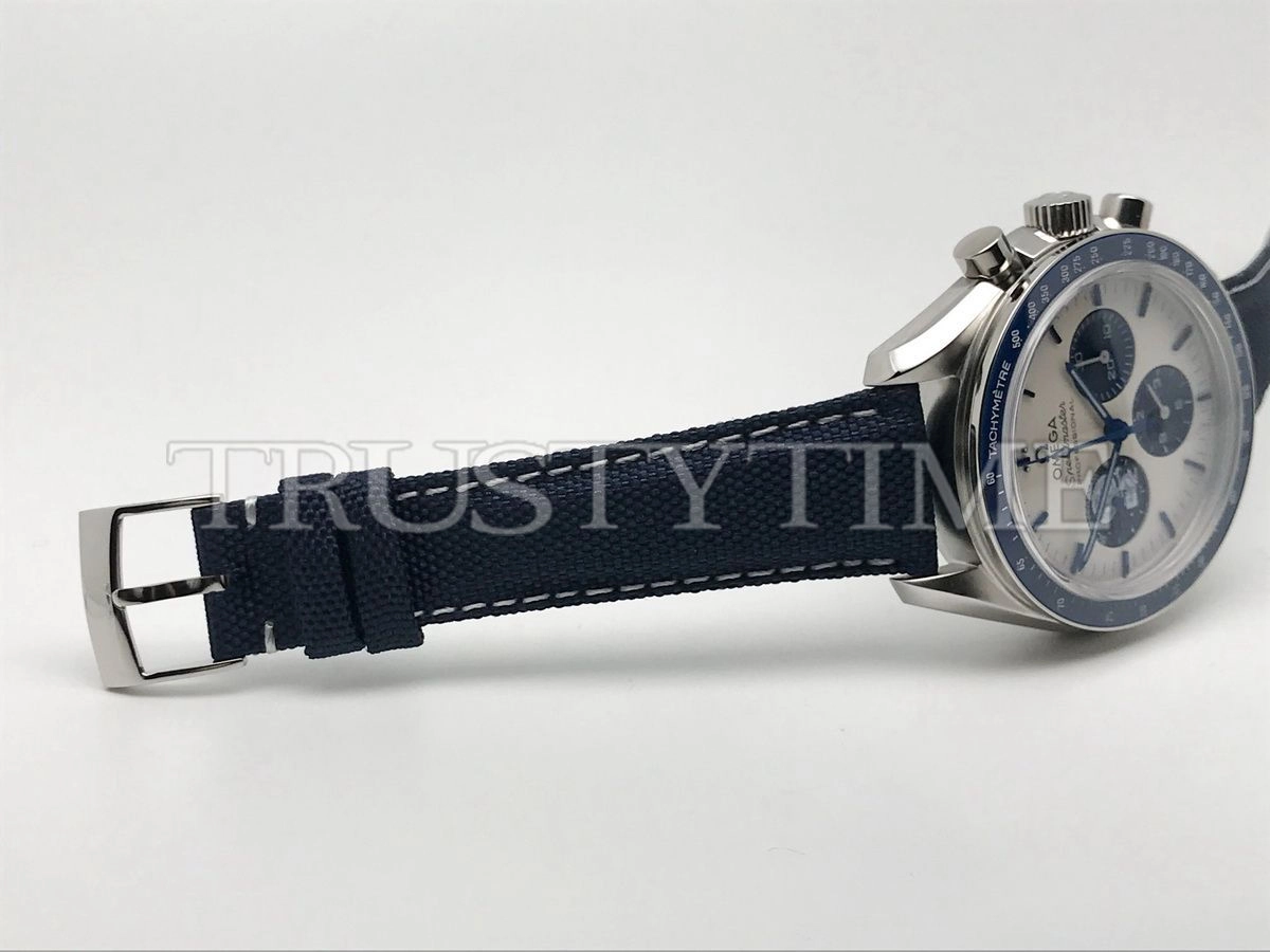 Копия часов Omega Speedmaster Anniversary Series Silver Snoopy Award 42mm 310.32.42.50.02.001 Арт.OM-0878