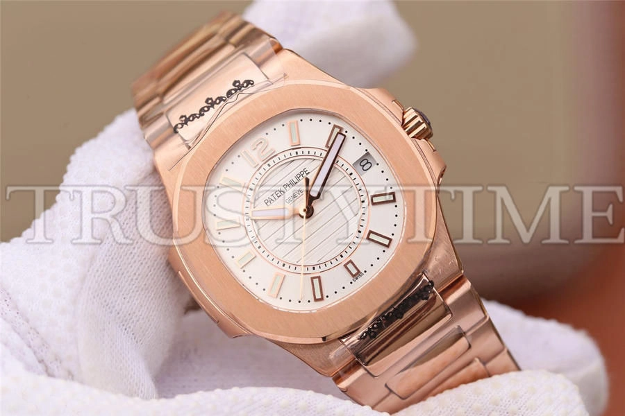 Копия часов Patek Philippe Nautilus Ladies 32mm 7011/1R-001 Арт.PP-0773