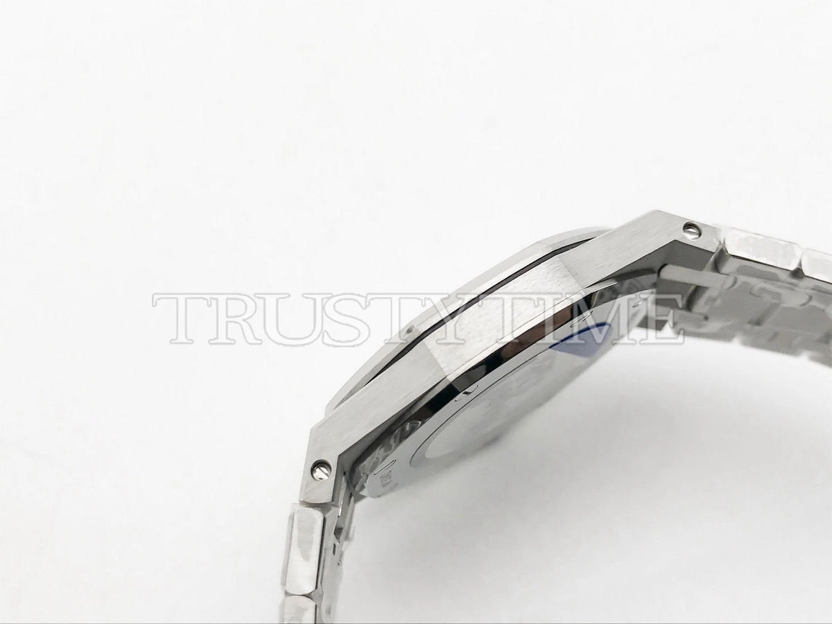 Копия часов Audemars Piguet Royal Oak Ladies 33mm 67651ST.ZZ.1261ST.01 Арт.AP-0739