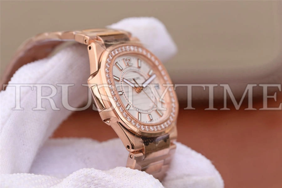Копия часов Patek Philippe Nautilus Ladies 32mm 7010/1R-001 Арт.PP-0767