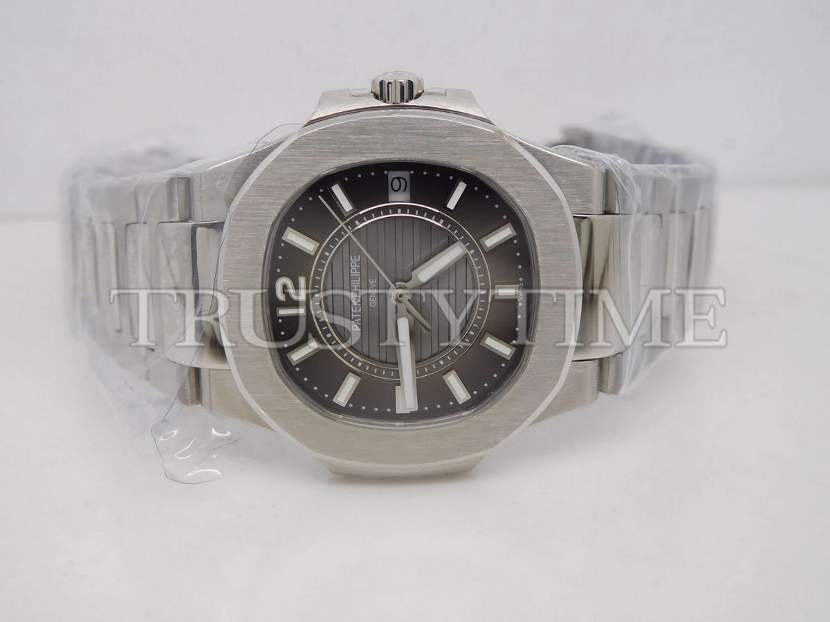 Копия часов Patek Philippe Nautilus Ladies 32mm 7011/1G-010 Арт.PP-0510