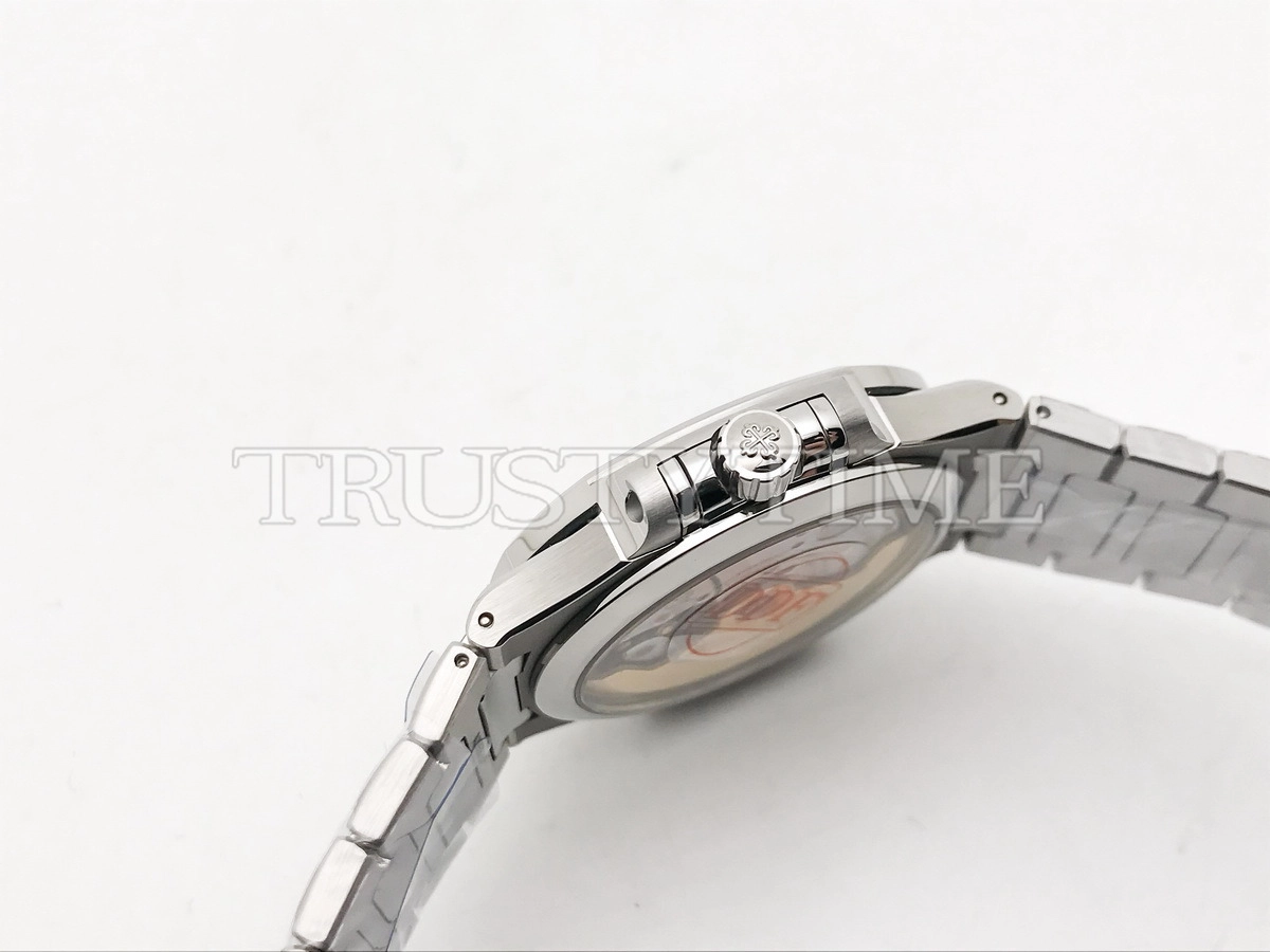 Копия часов Patek Philippe Nautilus Ladies 35mm 7118/1200A-010 Арт.PP-0776