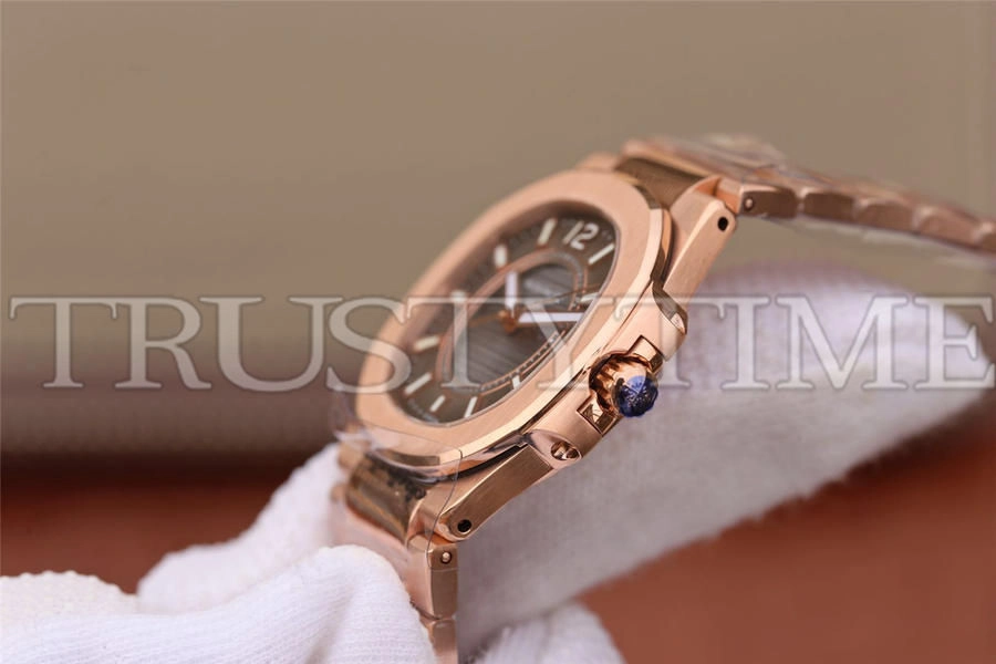 Копия часов Patek Philippe Nautilus Ladies 32mm 7011/1R-010 Арт.PP-0774