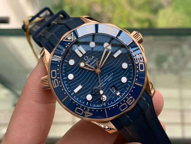 Копия часов Omega Seamaster Diver 300m Rose Gold Blue Копия часов Omega Seamaster Diver 300m Rose Gold Blue