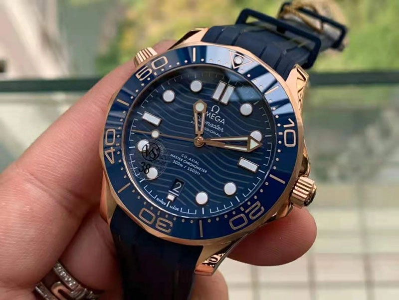 Копия часов Omega Seamaster Diver 300m Rose Gold Blue Копия часов Omega Seamaster Diver 300m Rose Gold Blue
