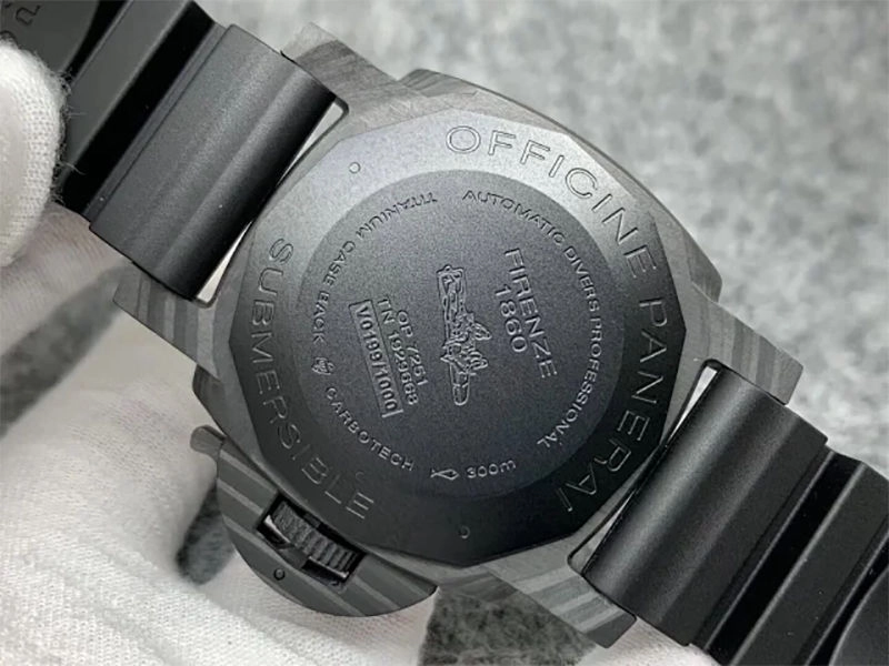 Реплика часов Panerai Submersible Carbotech PAM960 Реплика часов Panerai Submersible Carbotech PAM960