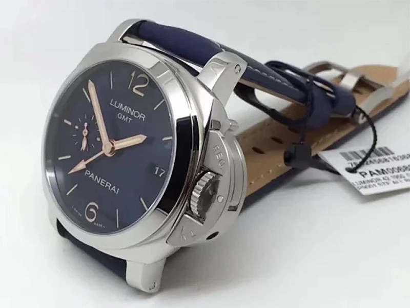 Реплика часов Panerai Luminor GMT PAM688 Реплика часов Panerai Luminor GMT PAM688