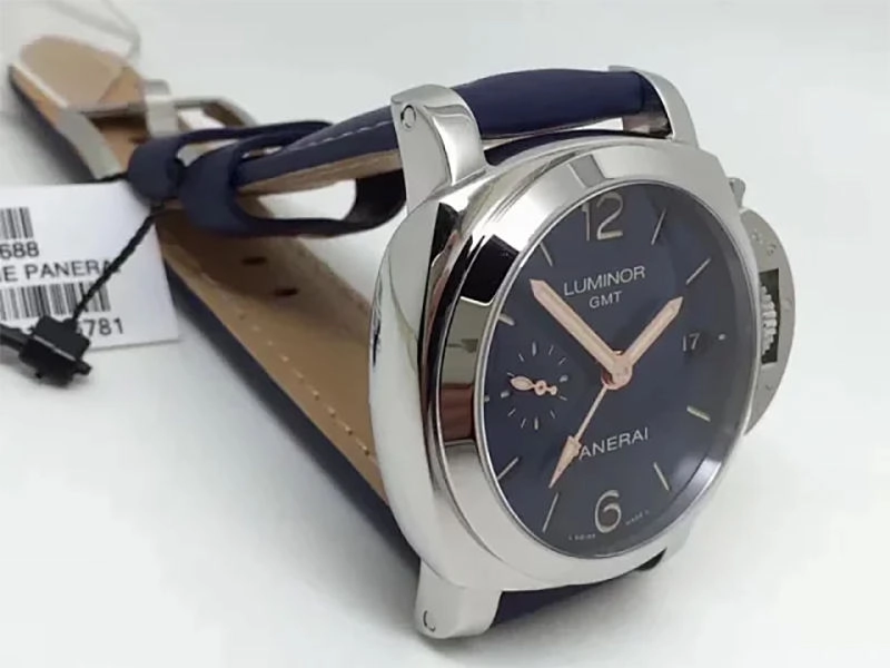 Реплика часов Panerai Luminor GMT PAM688 Реплика часов Panerai Luminor GMT PAM688